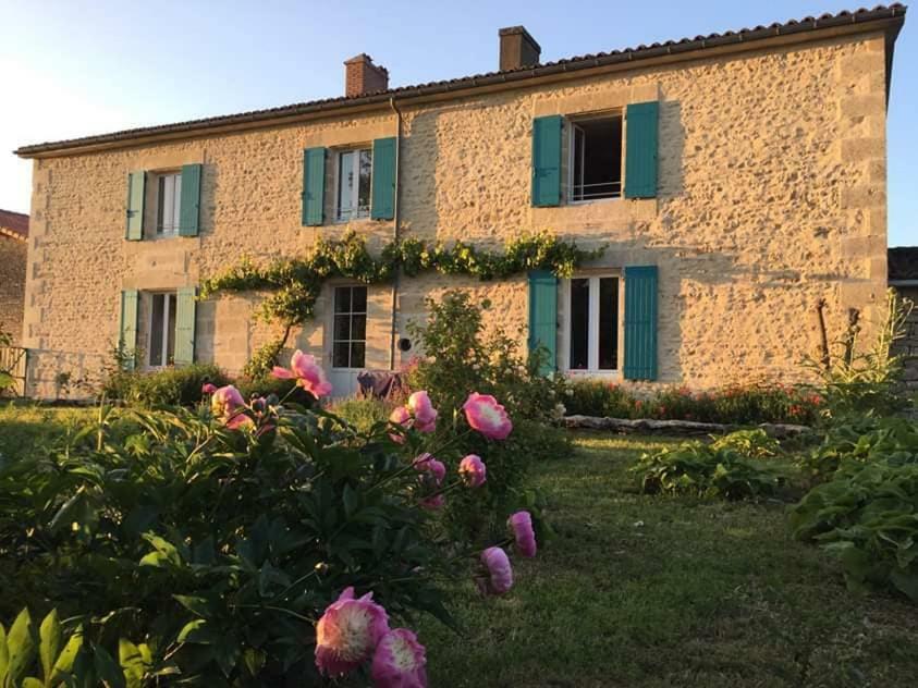Gites Les Demeures De Valette Azay-le-Brule Kültér fotó